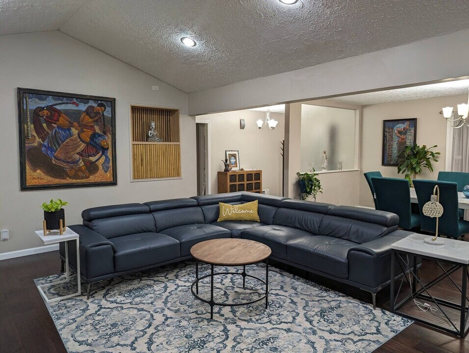 1332 Colony Dr in Marietta, GA - Building Photo