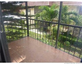 6535 W 27th Ct-Unit -22-48 in Hialeah, FL - Building Photo - Building Photo
