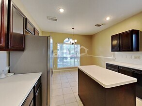 2903 Linda Dr in Pearland, TX - Foto de edificio - Building Photo