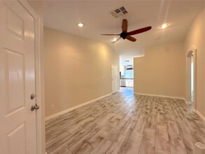 9221 Candilela Ct in Las Vegas, NV - Building Photo - Building Photo