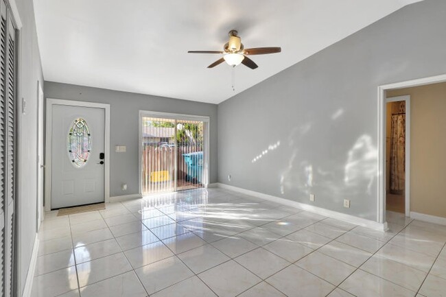 22 Knightsbridge Ln in Boynton Beach, FL - Building Photo - Building Photo