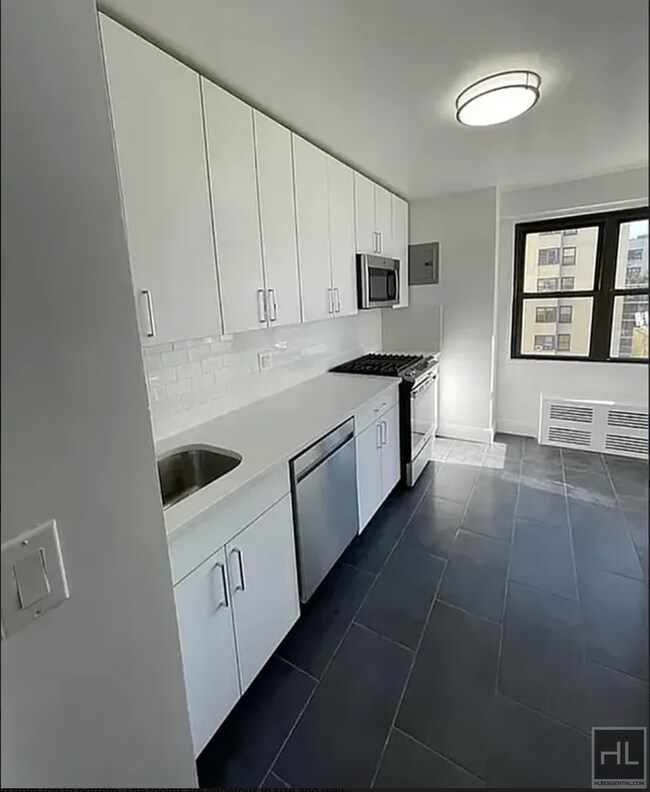 E 88th St in New York, NY - Foto de edificio - Building Photo