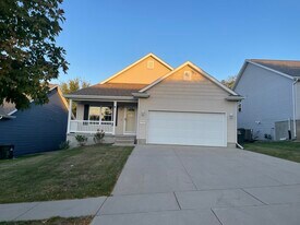 2045 Rosewood Dr NW in Cedar Rapids, IA - Building Photo
