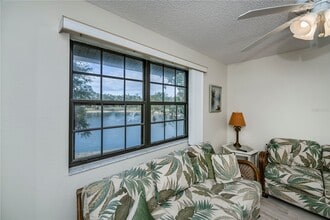 19505 Quesada Ave in Port Charlotte, FL - Foto de edificio - Building Photo