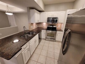 2350 Westcreek Ln in Houston, TX - Building Photo