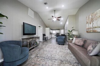3488 Balboa Cir in Montgomery, TX - Foto de edificio - Building Photo