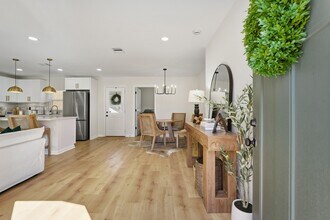 712 E Kuehn St in Bellville, TX - Building Photo - Building Photo