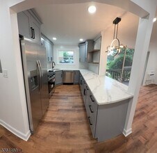 16 Deanna Dr in Hillsborough Township, NJ - Building Photo - Building Photo