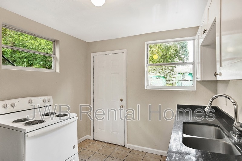 1530 W 21st St in Jacksonville, FL - Building Photo