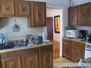 88 Maple St, Unit 6 in Malden, MA - Building Photo - Building Photo