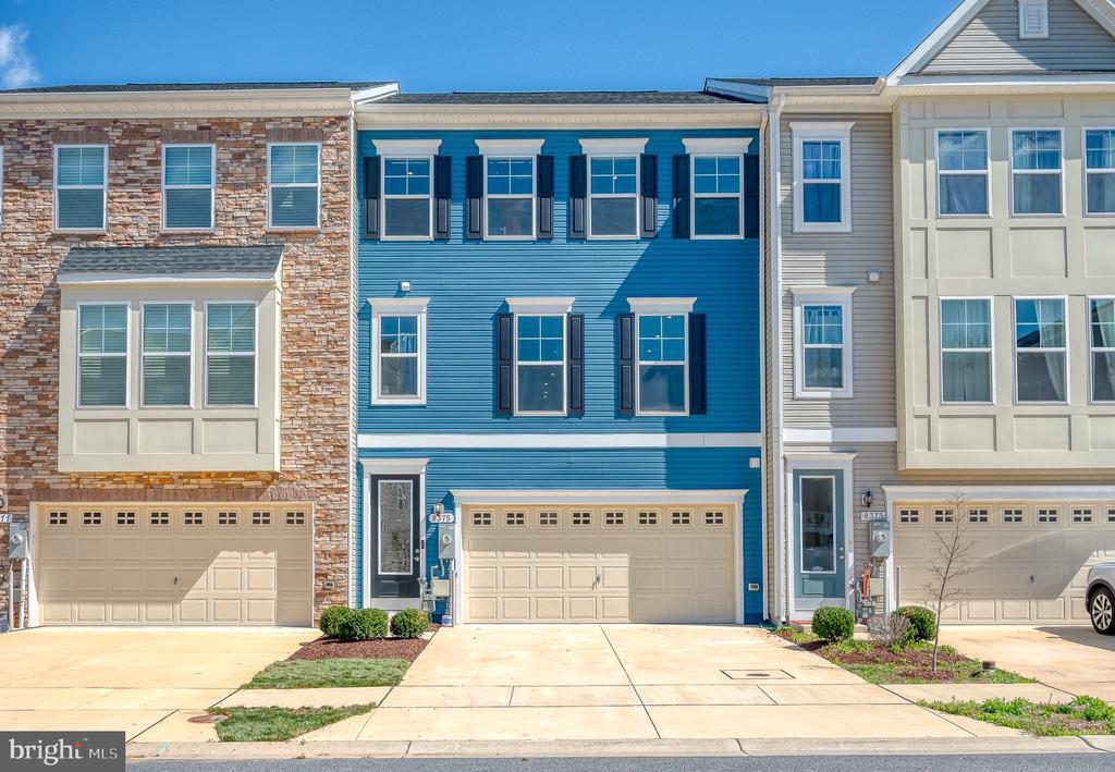 8375 Amber Beacon Cir in Glen Burnie, MD - Building Photo
