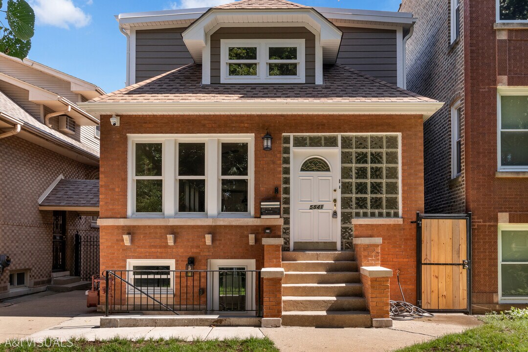 5841 N Medina Ave in Chicago, IL - Building Photo