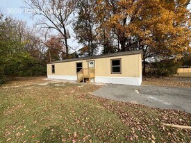 3000 John Harden Dr in Jacksonville, AR - Building Photo