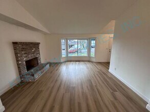 231 SE 17th St in Troutdale, OR - Building Photo - Building Photo