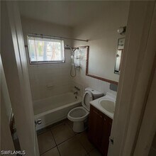 2301 Cranford Ave in Ft. Myers, FL - Foto de edificio - Building Photo