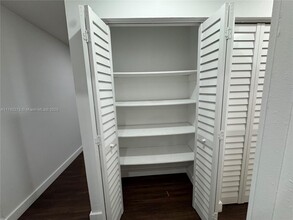 13210 SW 17th Ln, Unit B6-18 in Miami, FL - Foto de edificio - Building Photo