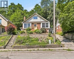 22 Ramore St in Cambridge, ON - Building Photo