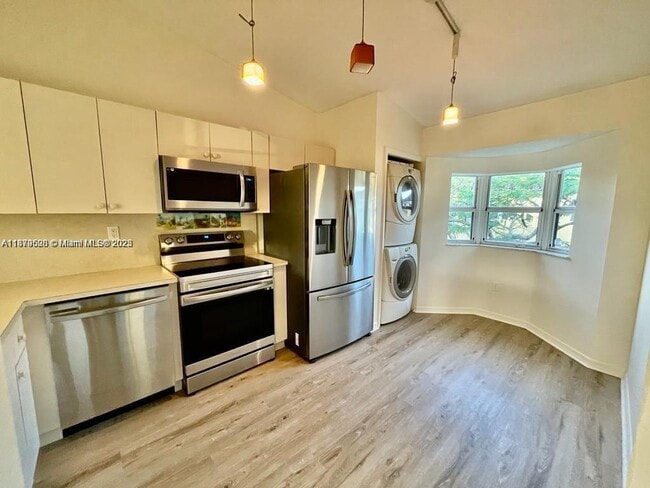 975 NE 33rd Terrace in Homestead, FL - Building Photo - Building Photo