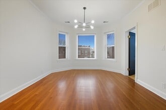 2441 N Avers Ave in Chicago, IL - Foto de edificio - Building Photo