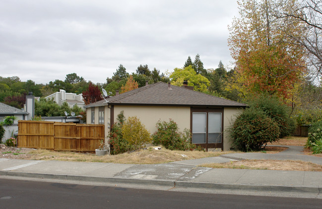 1486 Post Ranch Rd in Santa Rosa, CA - Building Photo - Building Photo