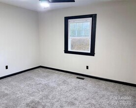 2705 N Center St in Hickory, NC - Foto de edificio - Building Photo