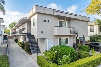 12210 Magnolia Blvd in Valley Village, CA - Building Photo - Building Photo