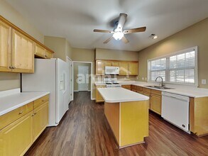 5715 Oxborough Way in Alpharetta, GA - Foto de edificio - Building Photo