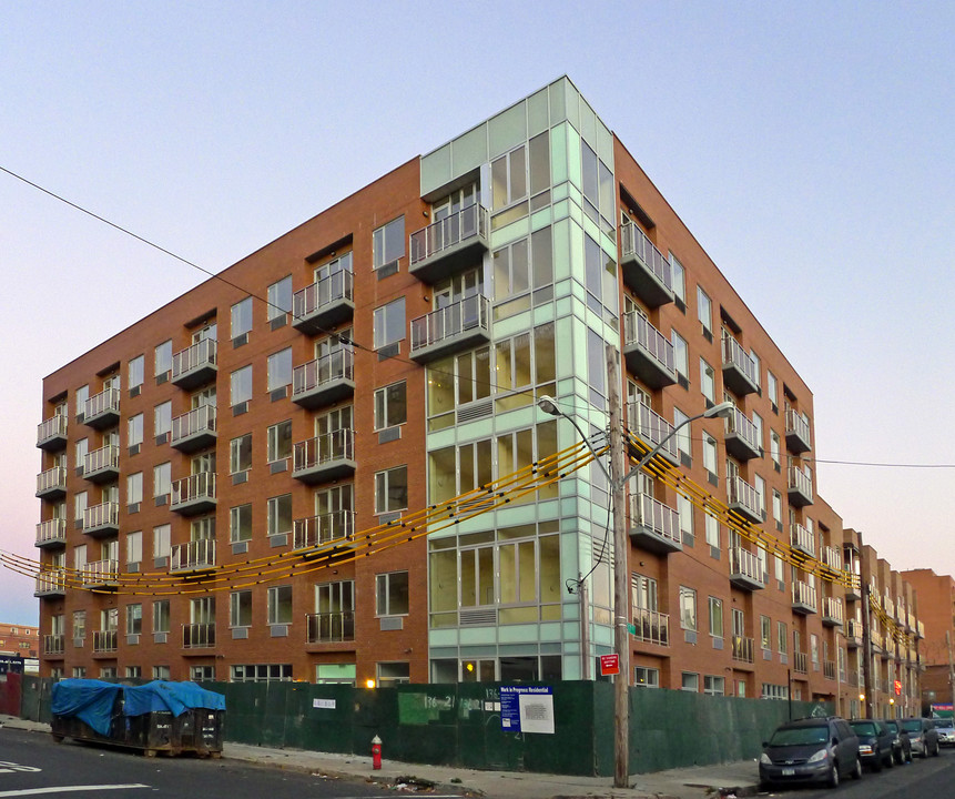 32-26 137th St in Flushing, NY - Building Photo