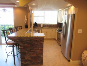 1238 Hillsboro Mile-Unit -106 in Hillsboro Beach, FL - Building Photo - Building Photo
