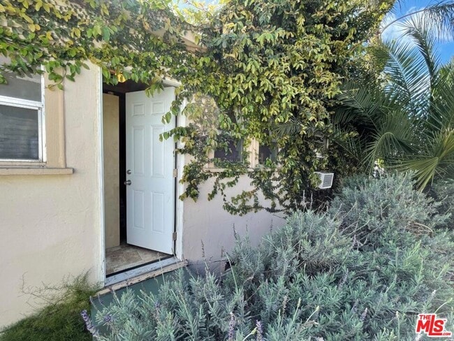 1320 N Harvard Blvd in Los Angeles, CA - Building Photo - Building Photo