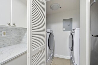3020 NE 32nd Ave, Unit 1103 in Fort Lauderdale, FL - Foto de edificio - Building Photo