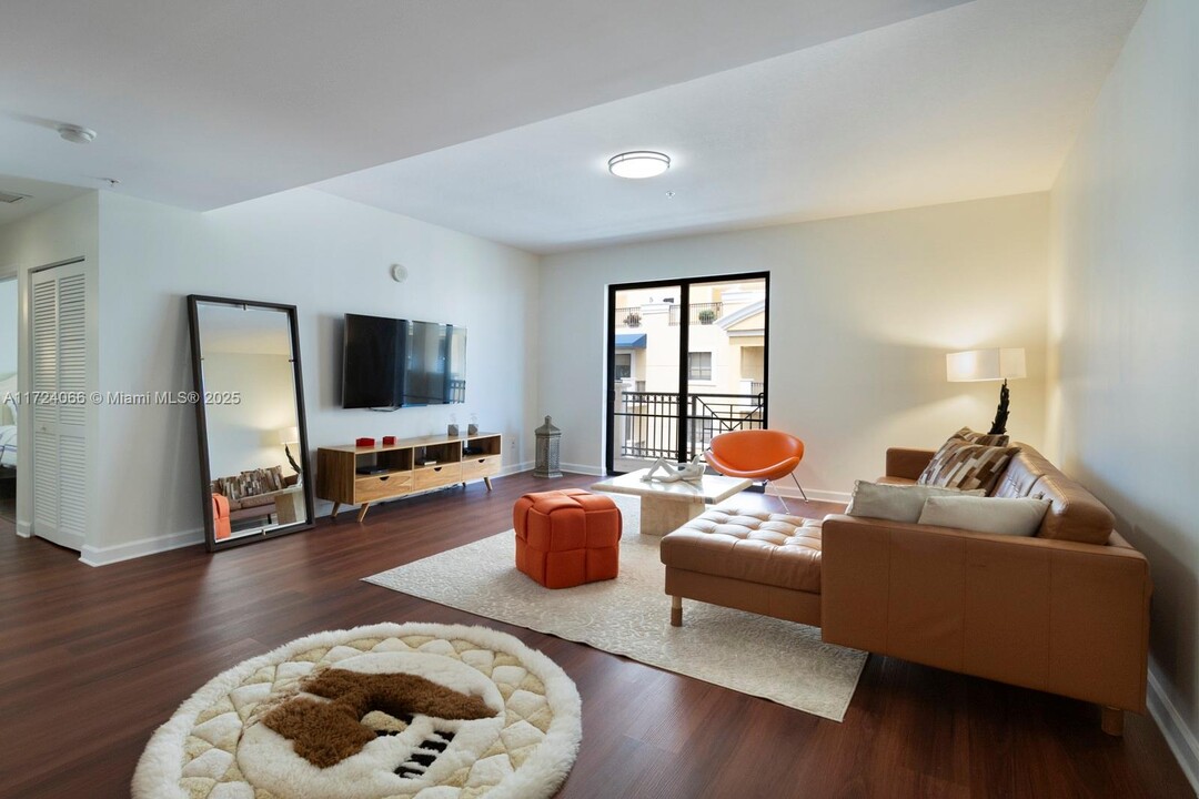 8395 SW 73rd Ave in Miami, FL - Building Photo