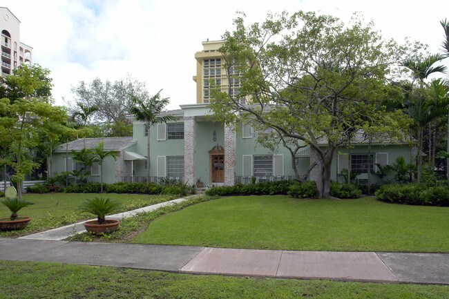 2509 Anderson Rd in Miami, FL - Building Photo - Building Photo