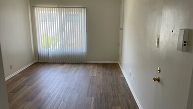 4767 San Vicente Blvd, Unit 7 in Los Angeles, CA - Foto de edificio - Building Photo
