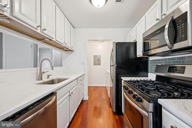 property at 706 Woodhollow Dr