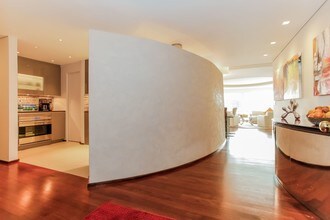 721 5th Ave in New York, NY - Building Photo - Building Photo