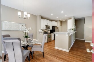 250 Santa Fe Terrace in Sunnyvale, CA - Building Photo - Building Photo