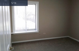 6119 Knoll Wood Ct, Unit 202 in Willowbrook, IL - Building Photo - Building Photo