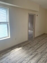 464 Howe Ave, Unit 3A in Shelton, CT - Foto de edificio - Building Photo