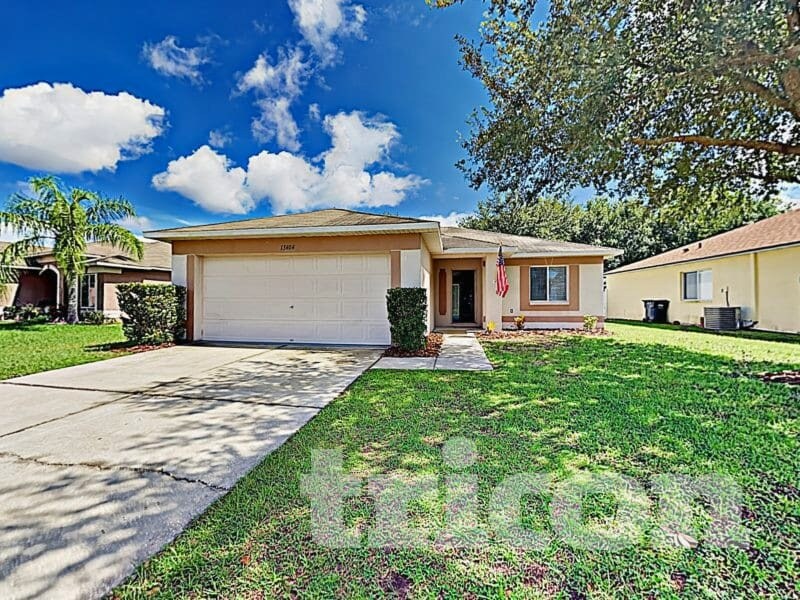 13404 Prestwick Dr in Riverview, FL - Foto de edificio