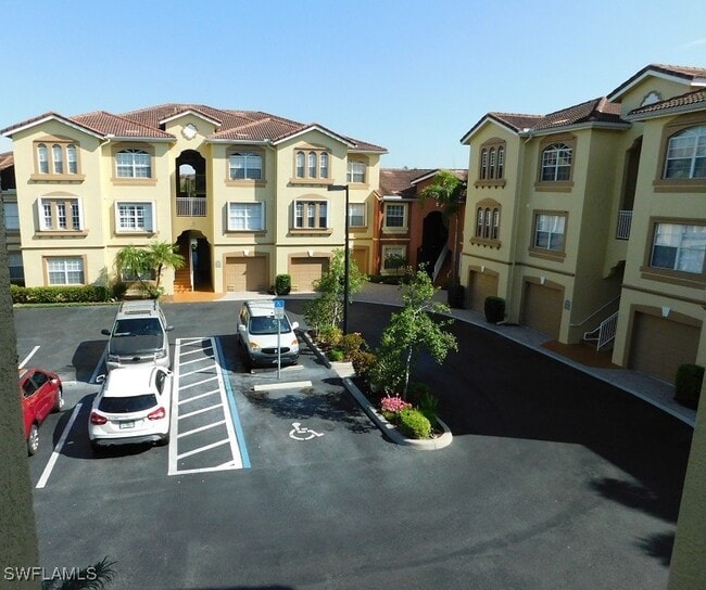 15645 Ocean Walk Circle in Ft. Myers, FL - Foto de edificio - Building Photo