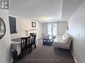 17 Cawker Ct in Whitby, ON - Building Photo - Building Photo