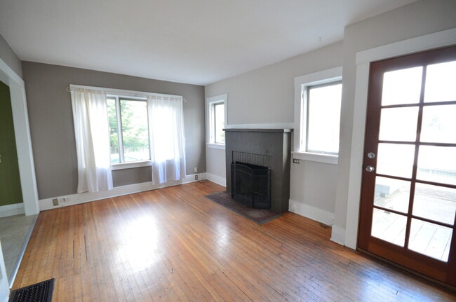 1007 Montello Ave in Hood River, OR - Building Photo - Building Photo