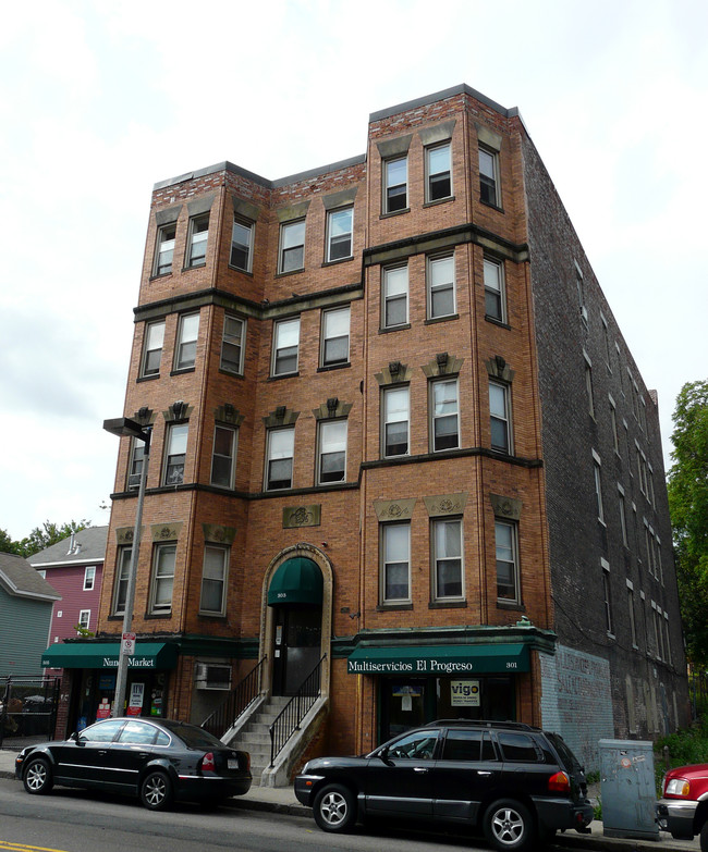 301-305 Dudley St in Roxbury, MA - Foto de edificio - Building Photo