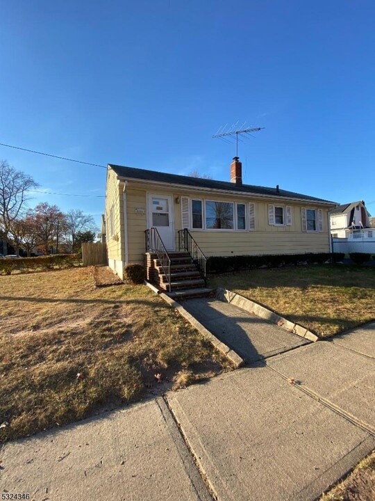 1052 Jefferson Ave in Rahway, NJ - Building Photo