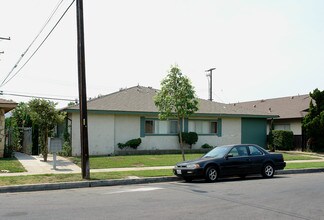 1440 E Locust Ave in Orange, CA - Foto de edificio - Building Photo