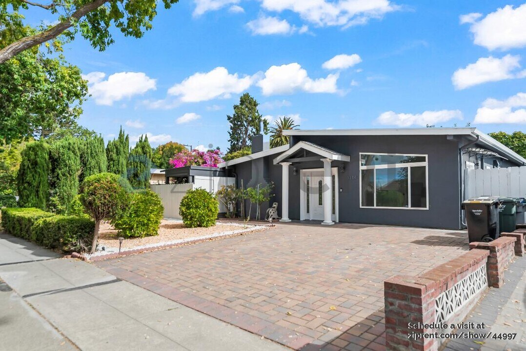 1114 Lily Ave in Sunnyvale, CA - Foto de edificio