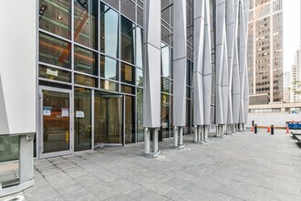 1 Yorkville Ave in Toronto, ON - Building Photo - Building Photo