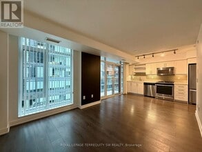 525 Adelaide St W in Toronto, ON - Building Photo - Building Photo