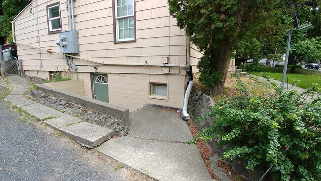 1150 NE Harvey Rd, Unit A in Pullman, WA - Foto de edificio - Building Photo